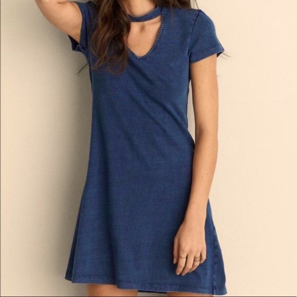 🌸AE soft & sexy jersey v-neck choker dress